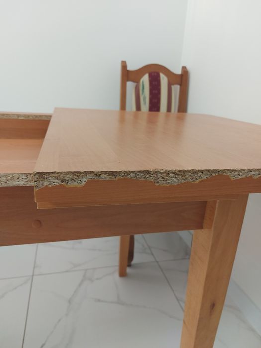 Стіл з стільцями