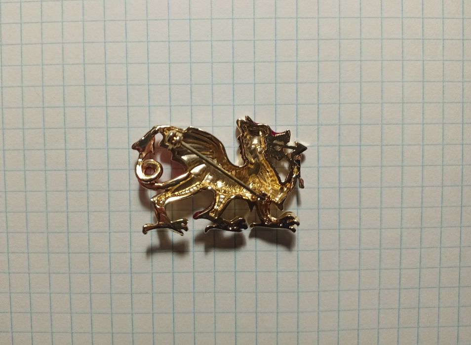 Брошь «Валлийский дракон» с красной эмалью и позолотой 18 карат