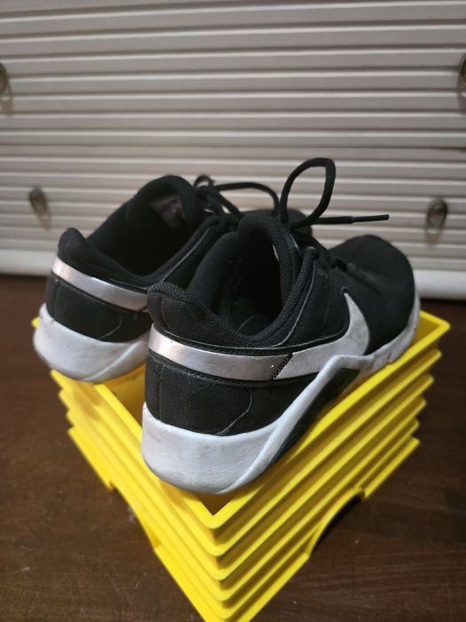 Ténis NIKE Legend Essential 2 40.5