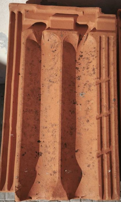 Vendo 40 telhas do tipo Plana Vermelha Marselha