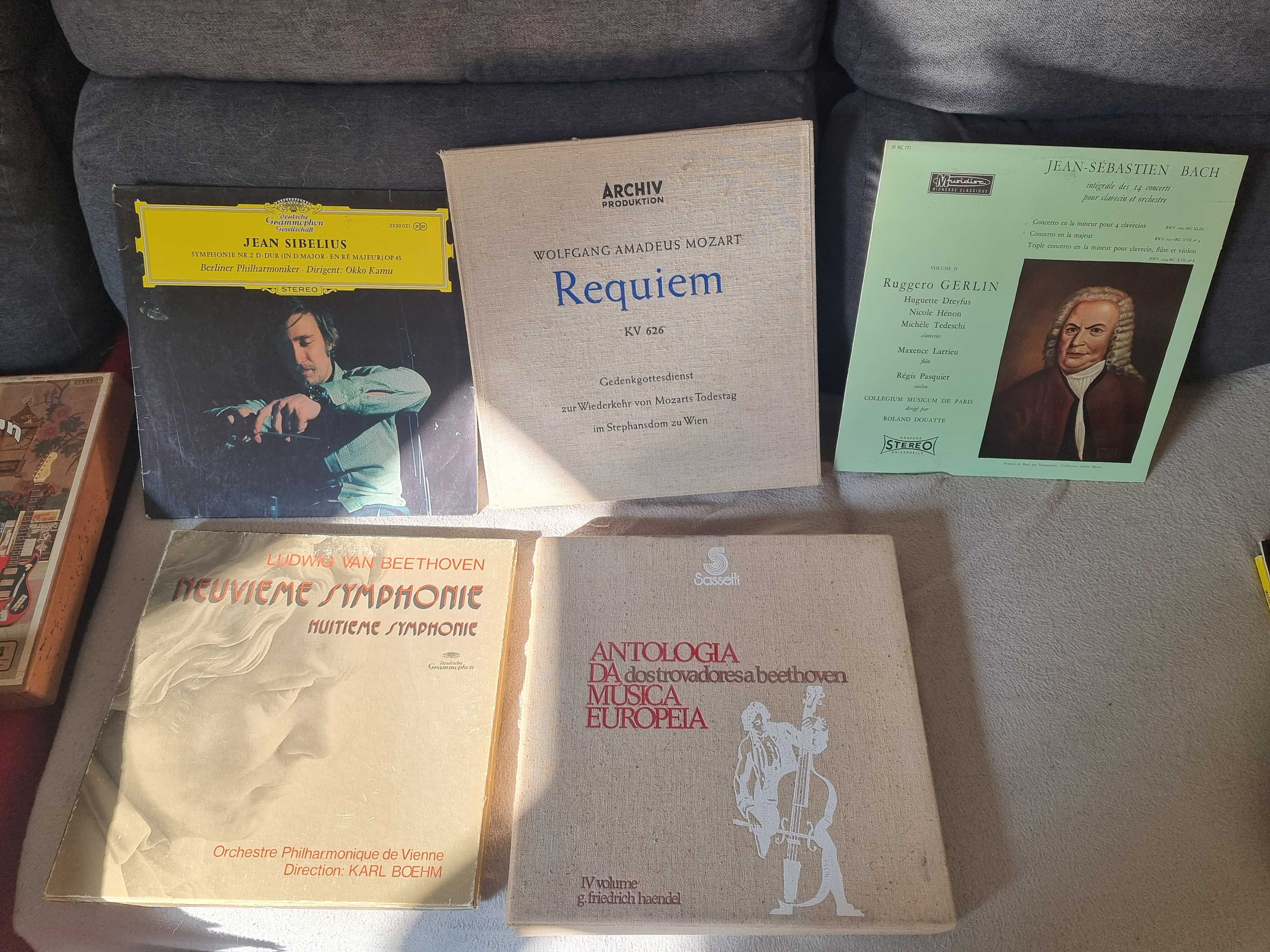 Vendo vários discos de vinil de Música clássica