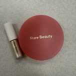 Roz Rare Beauty happy + rozswietlacz