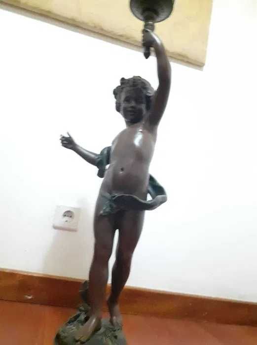 Estátua de Auguste Moreau  candeeiro