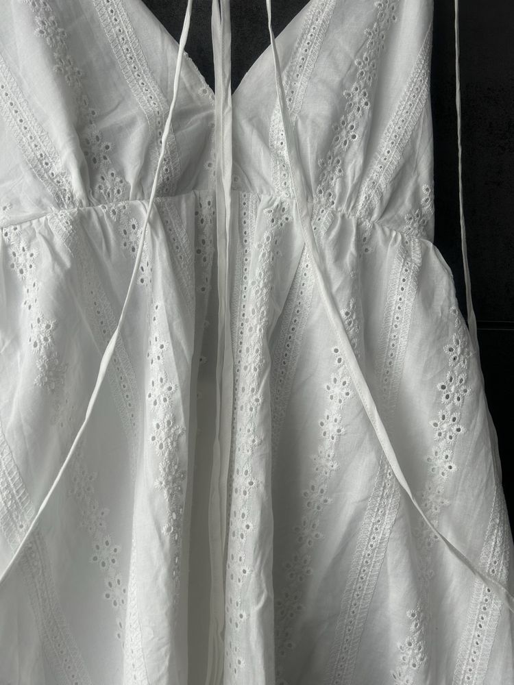 NOWA biala sukienka M 38 odkryte plecy haft 100% Rayon sztuczny jedwab
