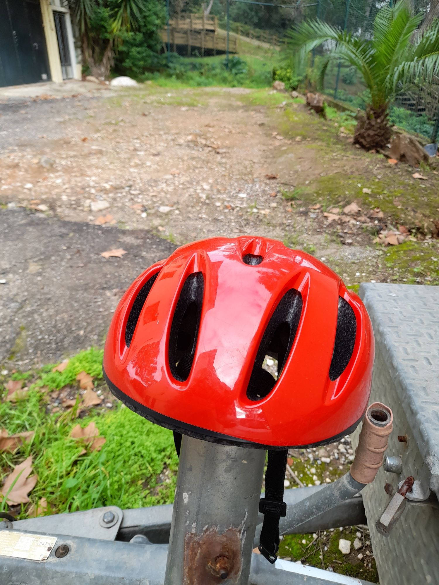 Bicicleta + capacete de criança