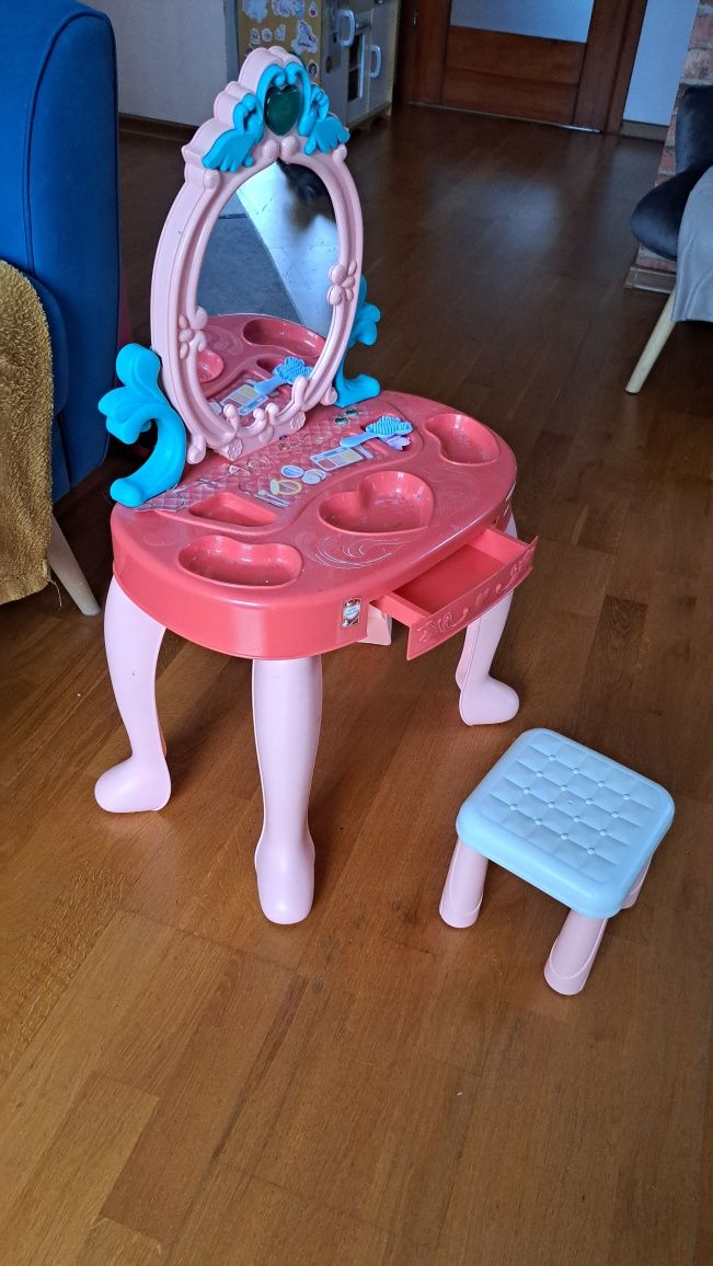 Toaletka dla dziewczynki