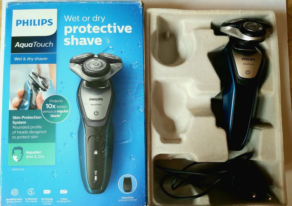 Електрична бритва Philips Aqua Touch