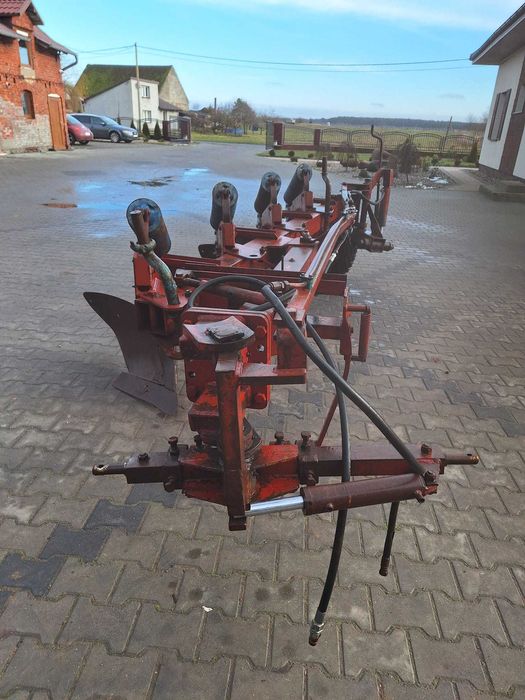 Pług półzawieszany Kverneland 4 skibowy zabezpieczenia