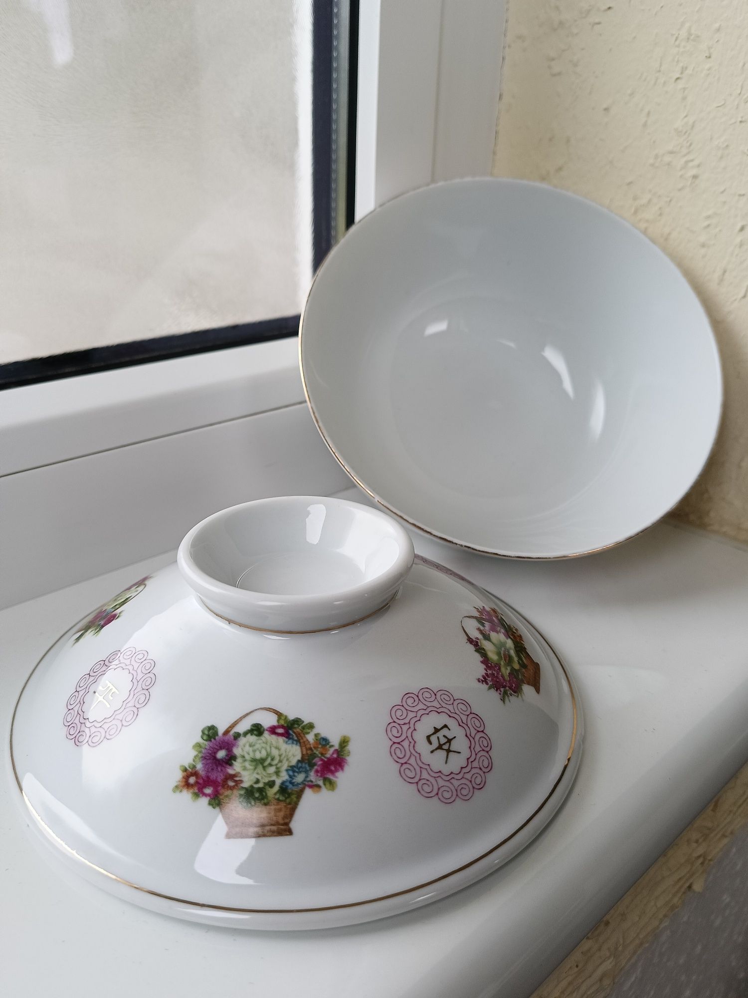 PRL to nie UFO to chińska porcelana miska z przykrywką do zupek hrupek