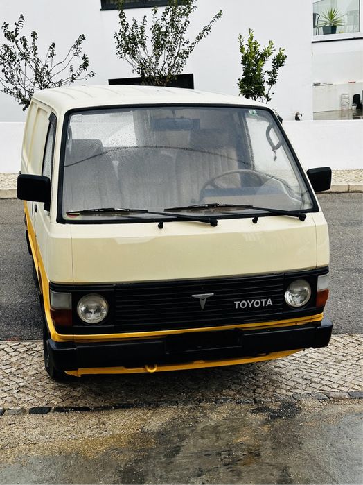 Aluguer - Toyota Hiace 1984 - Carrinha Clássica (Campervan)