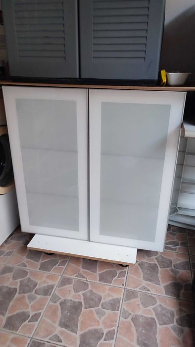 Móvel aparador com 2 portas