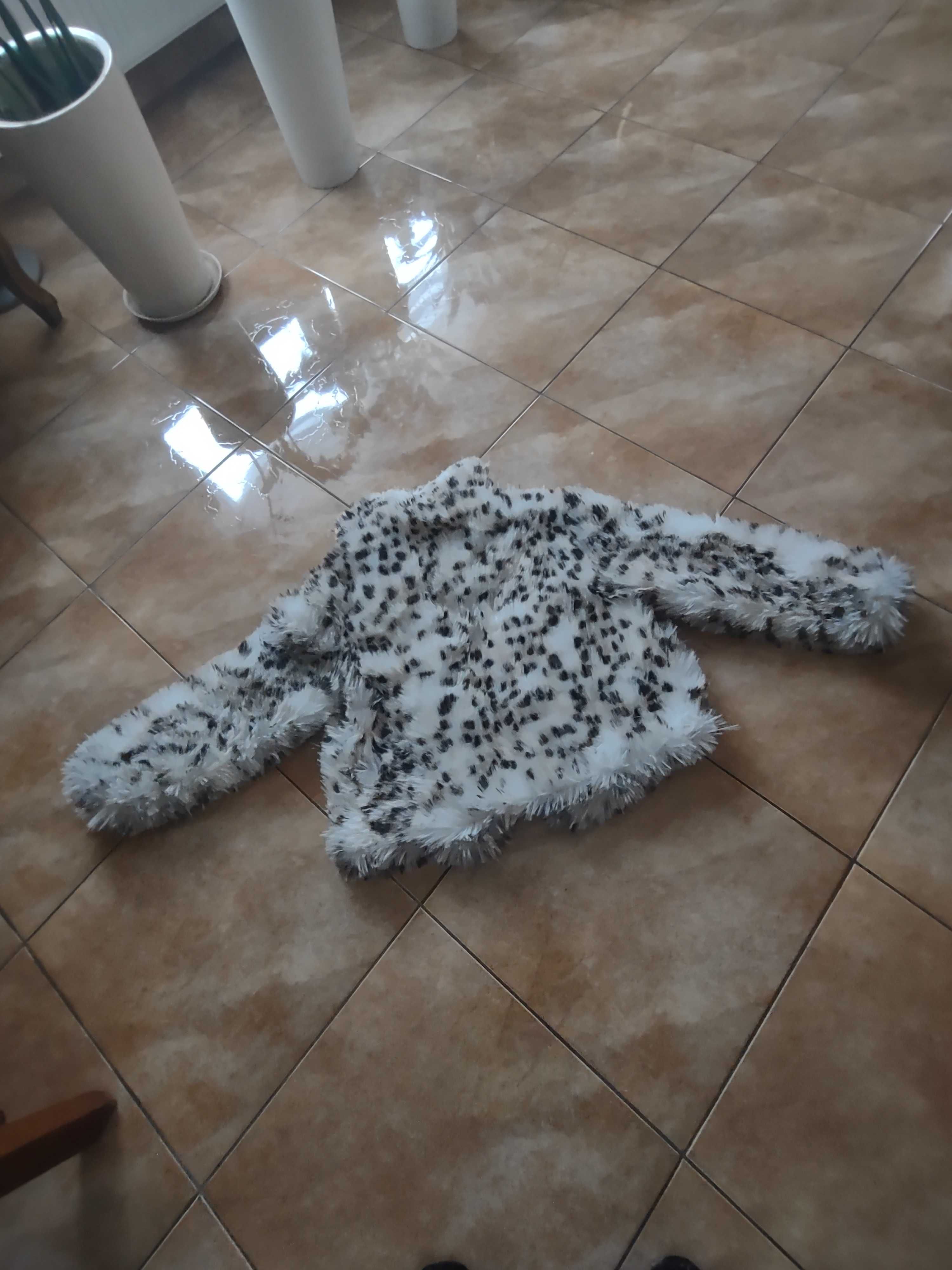 Futerko sztuczne na wzór ocelota.