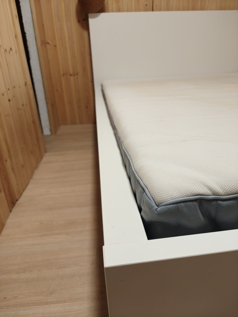 Cama queen size ikea