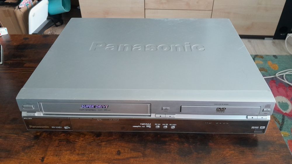 Magnetowid z dvd Panasonic NV-VHD1