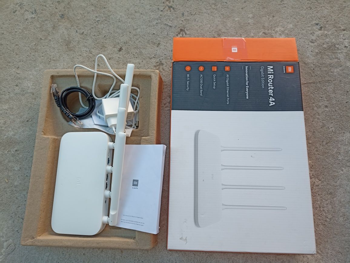Потужний Wi-Fi роутер Xiaomi Mi WiFi Router 4A Global