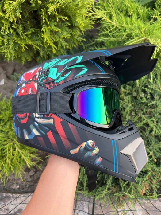 Продам новые эндуро шлема, кроссовый шлем, вело шлем, мотошлем