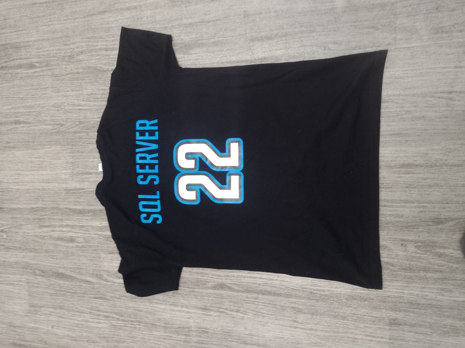 Sprzedam męską koszulkę rozmiar M.