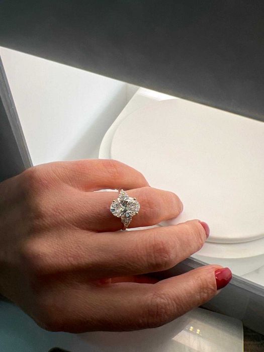 Pierścionek Z Diamentem Owalnym 3.00 CT | Białe Złoto 14K | IGI Cert.