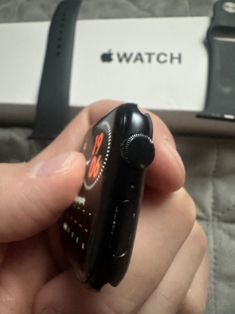Apple Watch SE 2nd gen 44m na Gwaranacji zalany pierscien