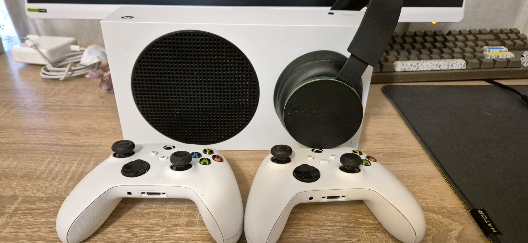 Xbox series s + 2 gamepad+навушники