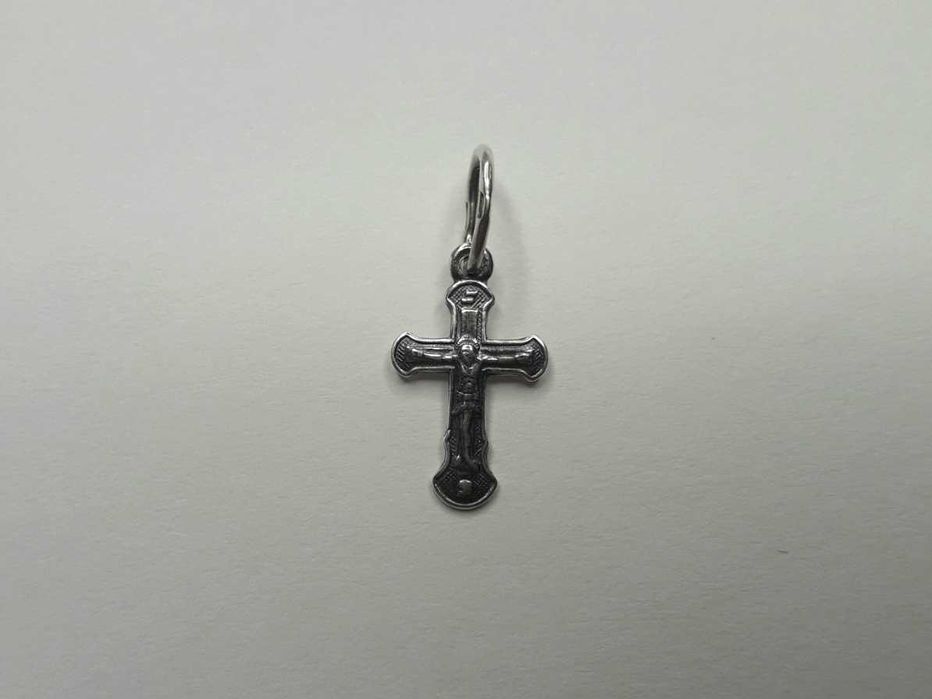 Маленький серебряный крестик