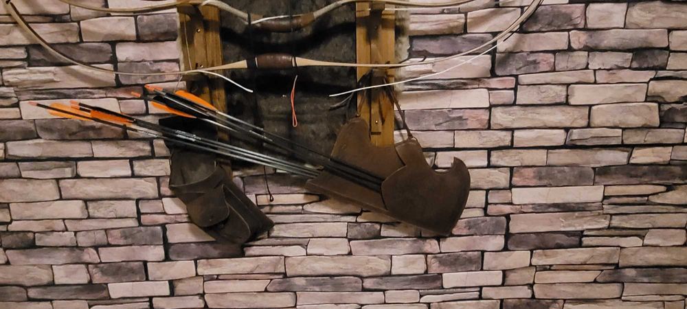 Kołczan w typie Tureckim skórzany, zdobiony.