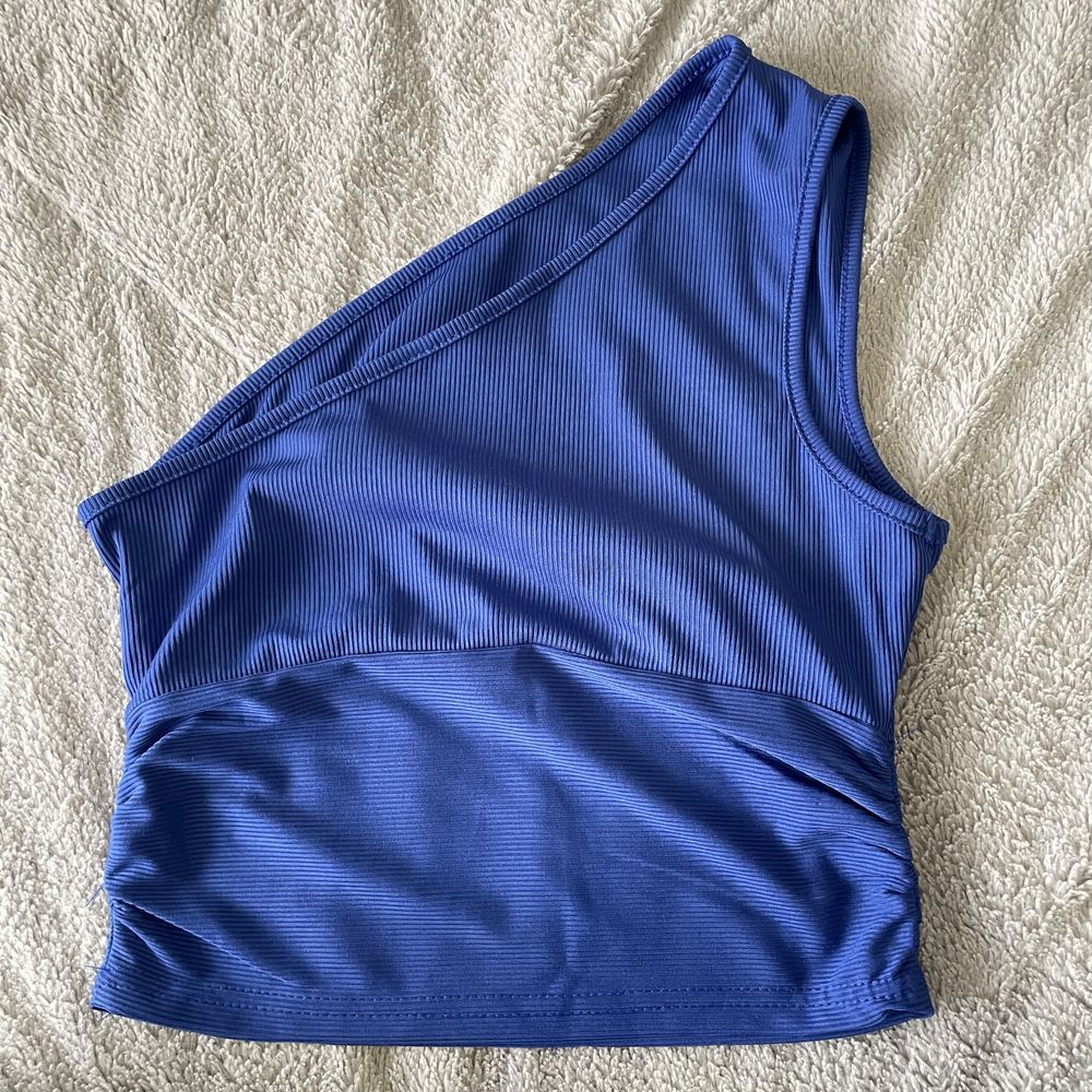 Top assimetrico azul