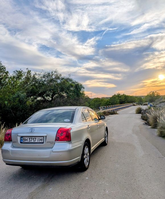 Продам машинуToyota Avensis