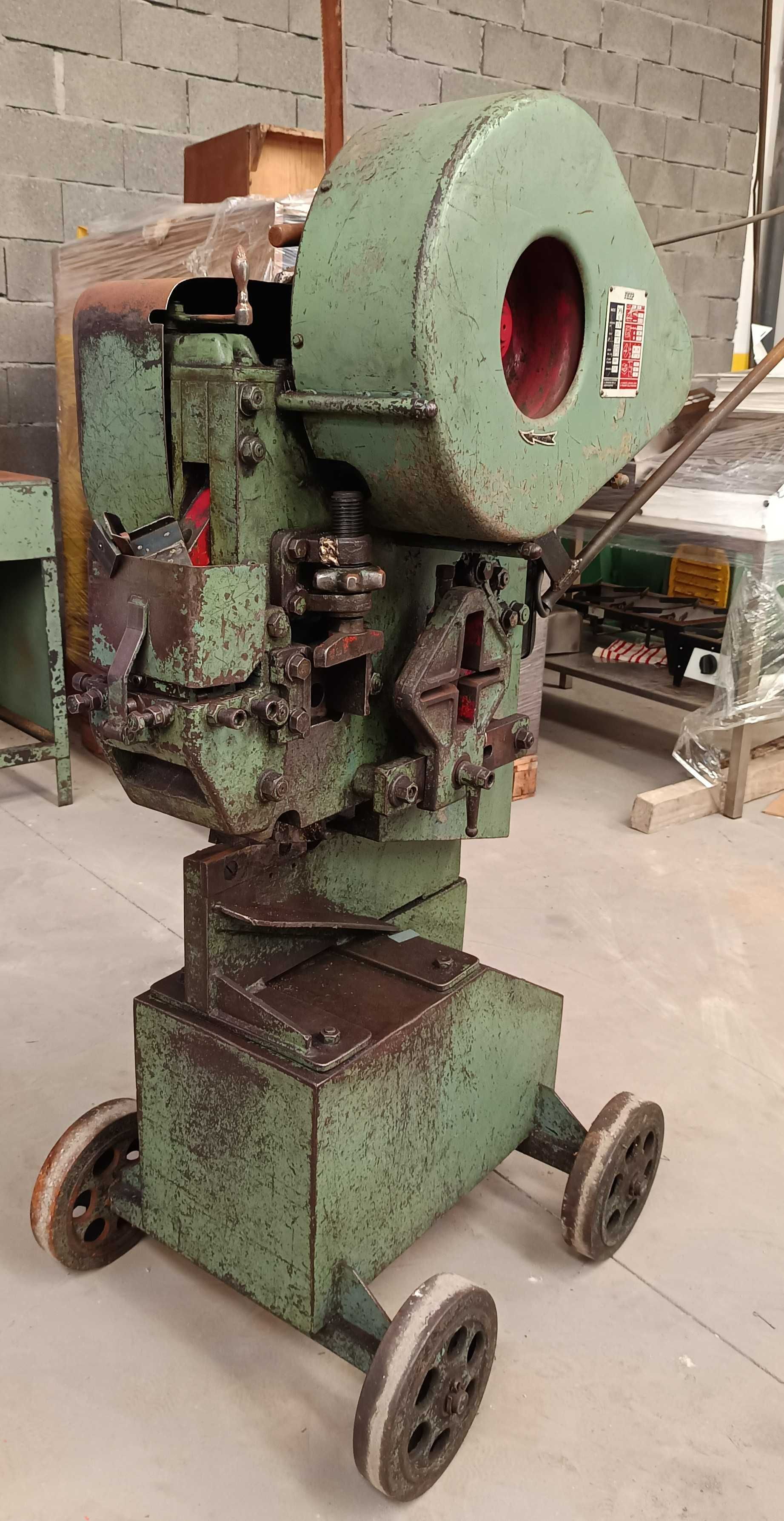 Máquina de corte e furação - Saca Bocados Mecânico FICEP Jolly 380V