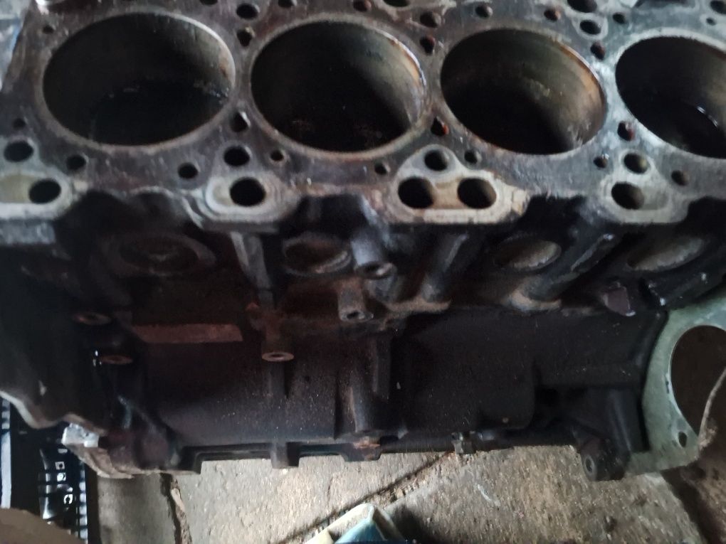 Mitshubishi Outlander 4g63 silnik dół 2.0 16 v 2008 rok