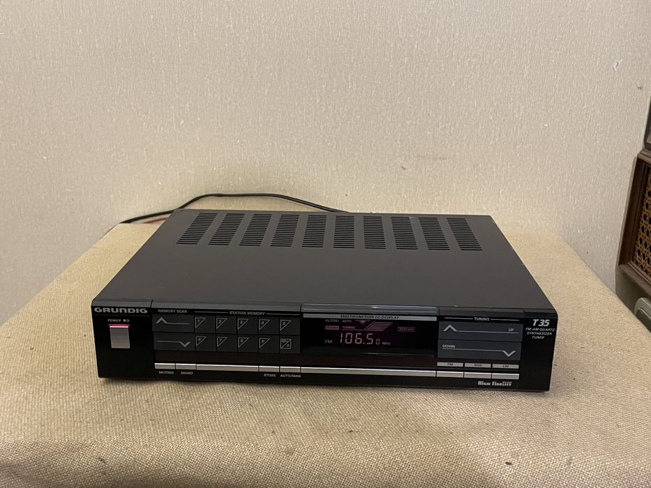 Цифровой немецкий стерео тюнер GRUNDIG T35