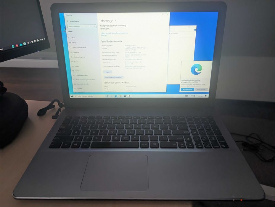 Laptop ASUS 15,6" i5-7200U / 12GB RAM / 256GB SSD / Windows 10