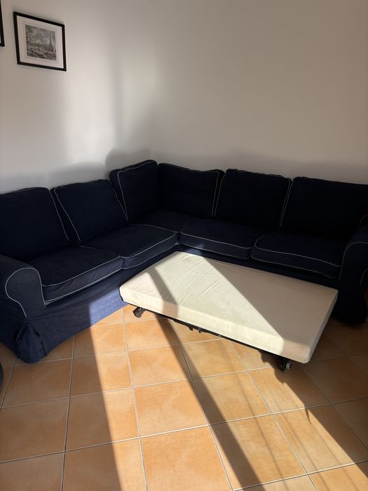 Sofá-cama 5 lugares e uma gaveta.