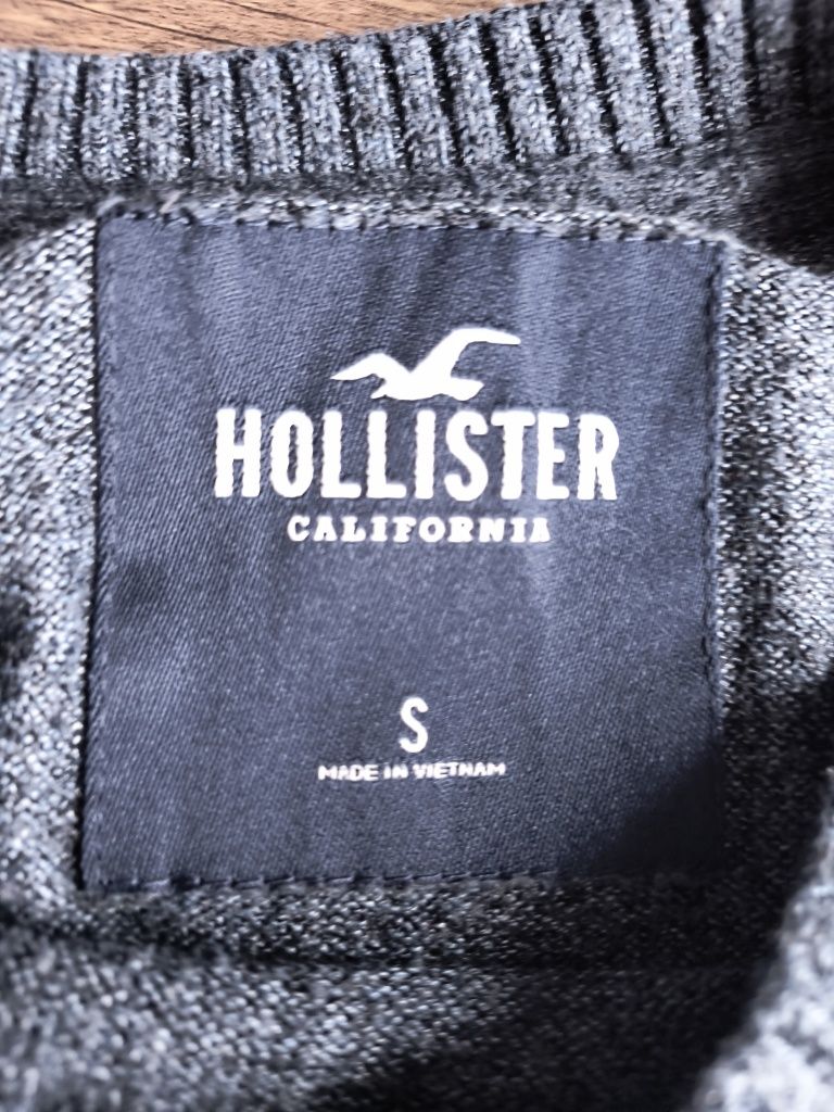 Sweter męski Hollister rozmiar S kolor granatowy melanż