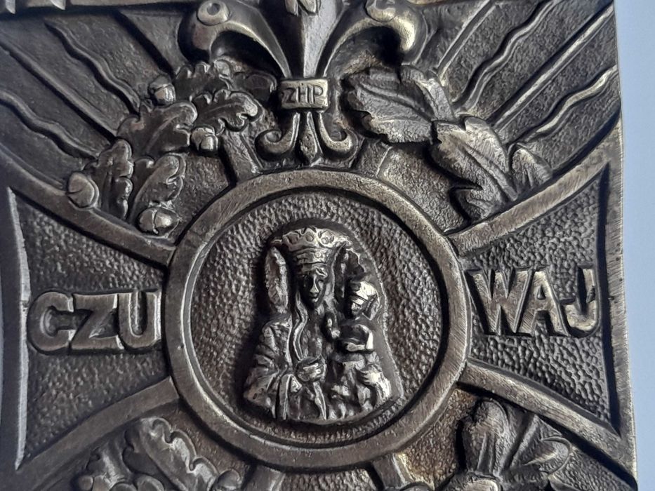 Ryngraf Harcerski z Matką Boską, krzyżem i lilijką