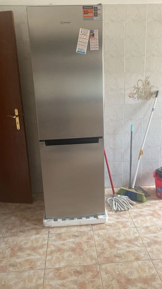 Frigorífico Indesit – Novo