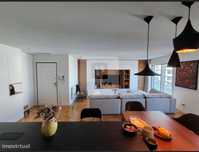 Apartamento T3 com varanda no centro de Matosinhos