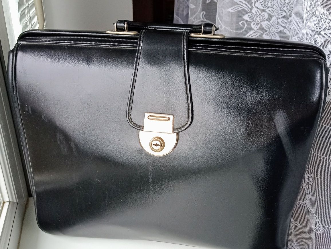 Продам винтажный портфель