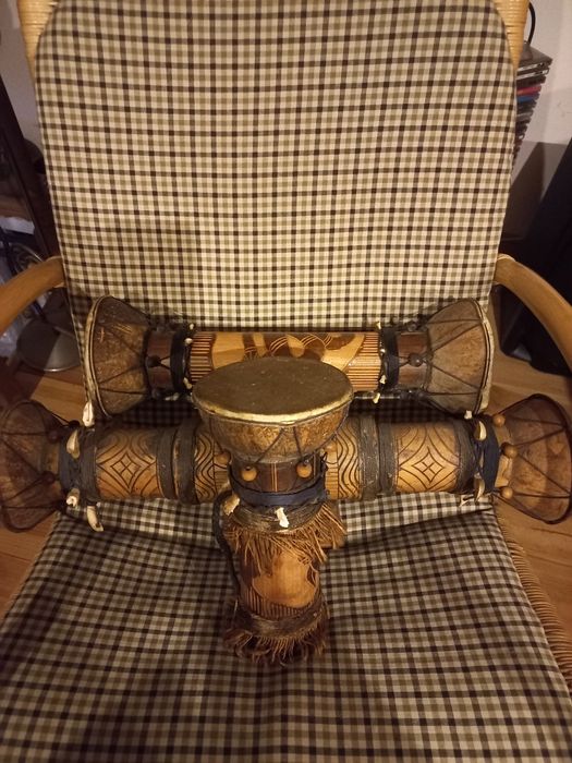 Trzy afrykańskie bębenki.
