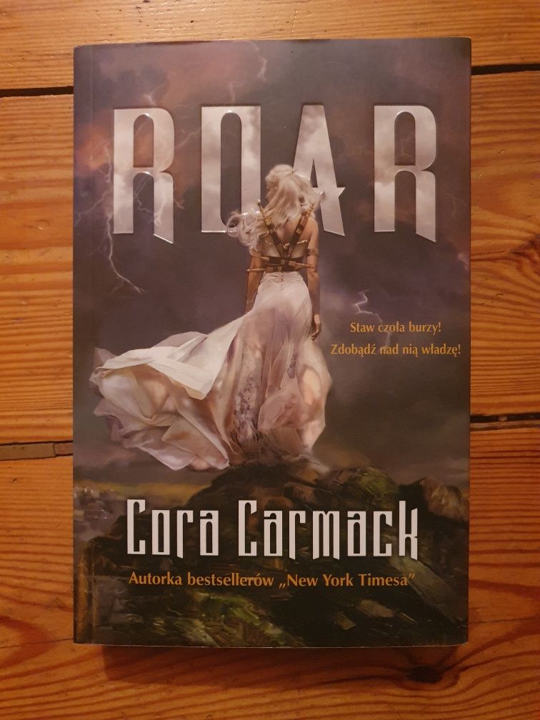Roar - łowcy burz 1 - Cora Carmack - książka