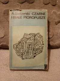 Siekierski A. - Czarne i białe pióropusze.