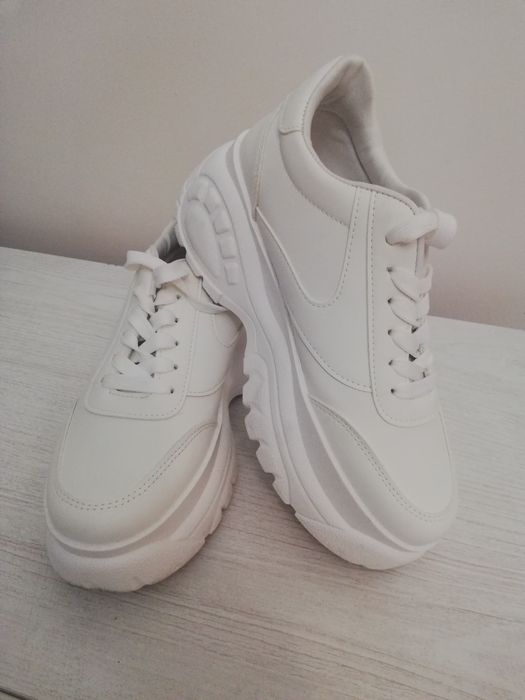 Buty sportowe damskie