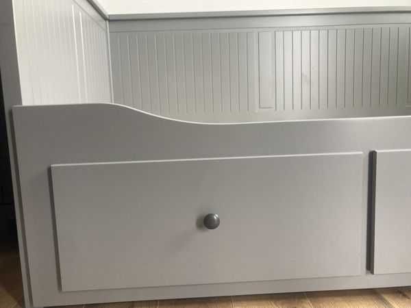 Szare Łóżko rozkładane HEMNES IKEA