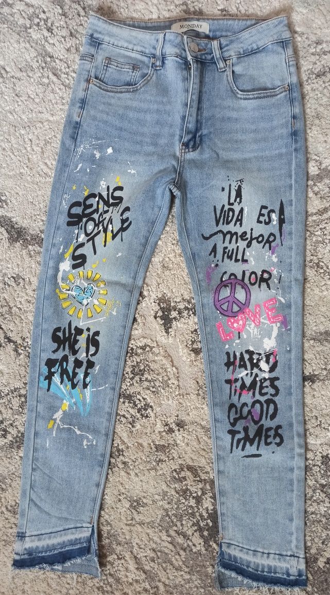 Spodnie jeansowe  napisy M