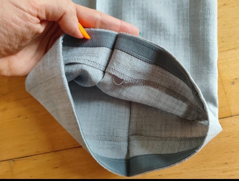 Wełniane spodnie garniturowe r.M