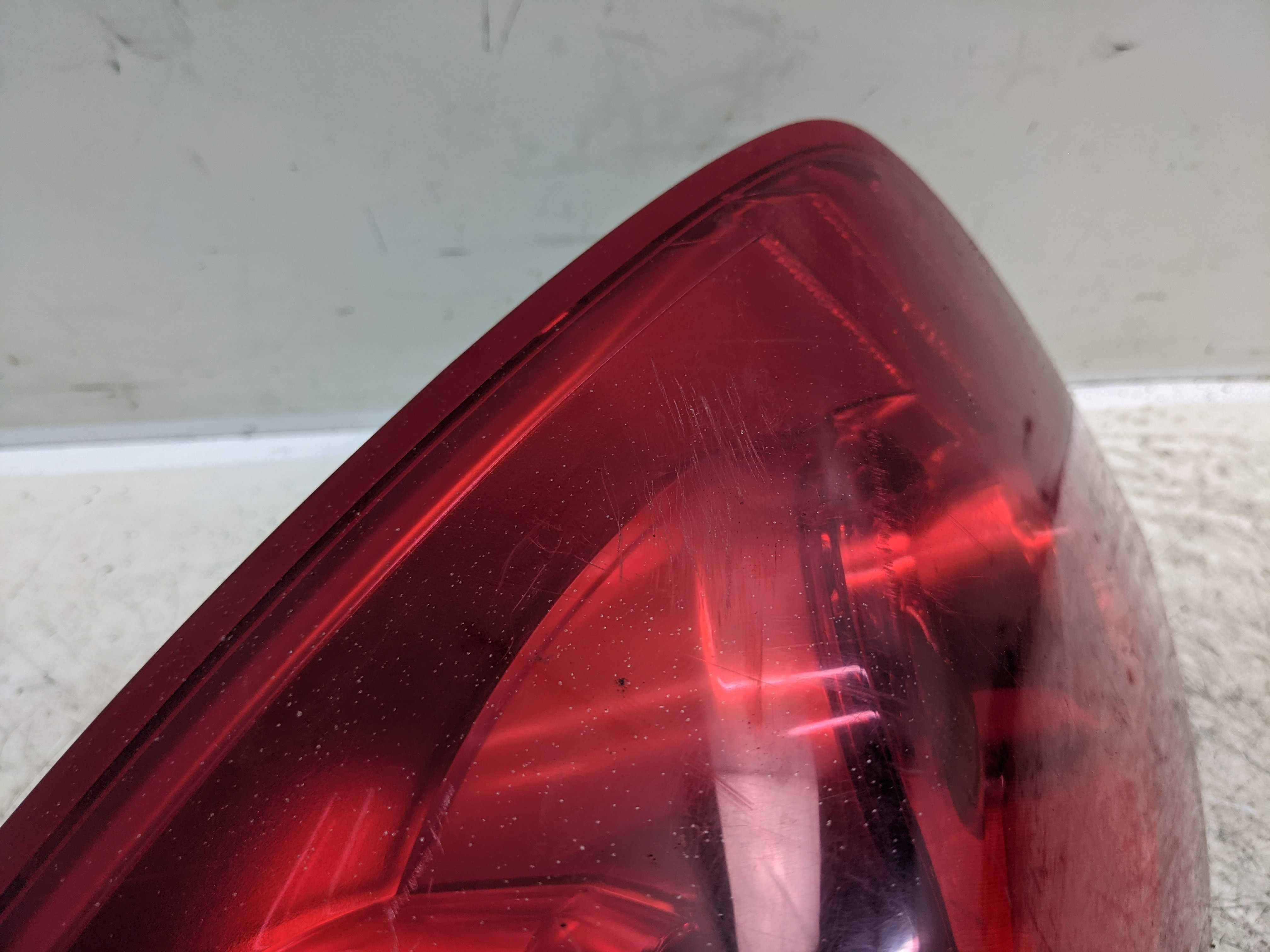 Nissan Primera P12 HB Lampa Prawy Tył Prawa Tylna Valeo