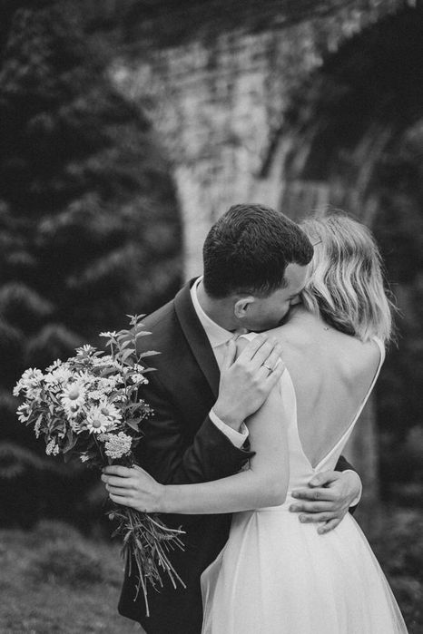 Лаконічна весільна сукня русалка кольору айворі