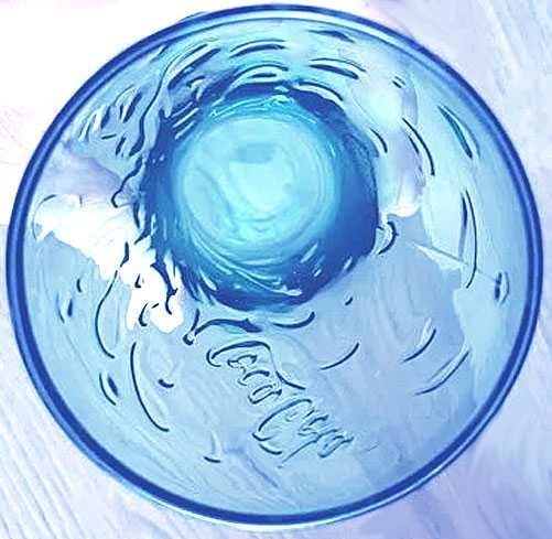Wytłaczana SZKLANKA Splash Coca Cola Błękitna Turkusowa Niebieska 2010