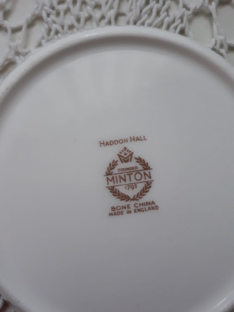 Minton Haddon Hall kolekcjonerska mini paterka porcelana kostna
