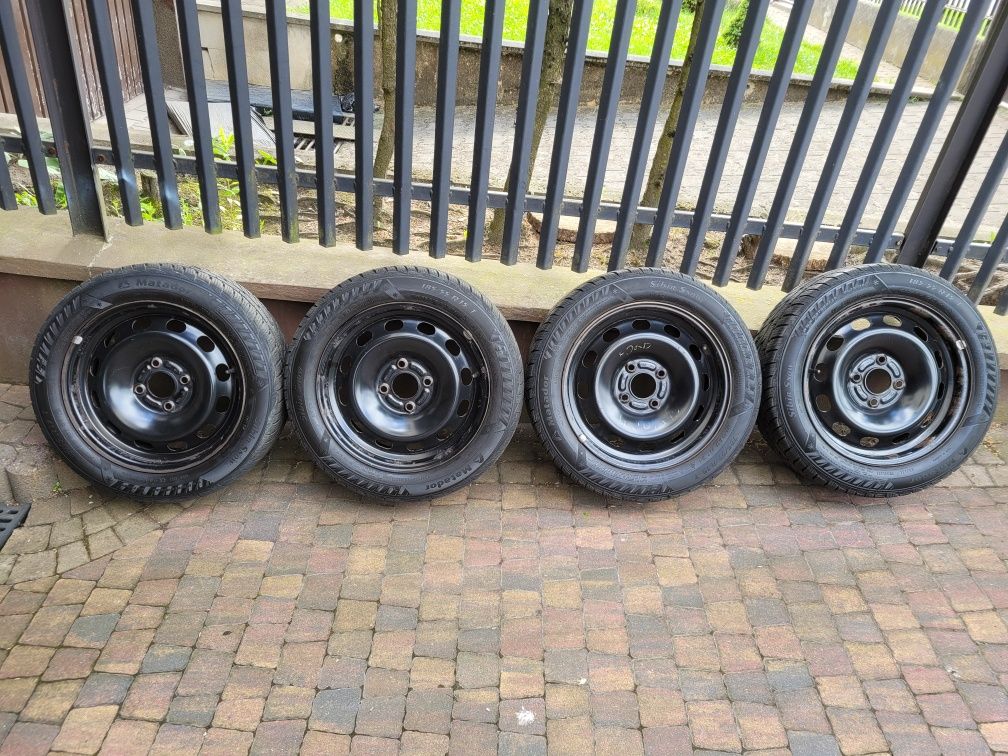 Opony zimowe, felgi stalowe Ford Fiesta MK7 185/55 R15